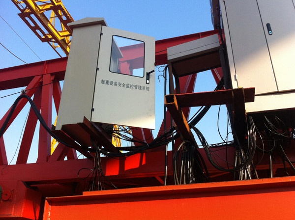 起重機(jī)械安全監(jiān)控管理系統(tǒng)安裝現(xiàn)場(chǎng)一