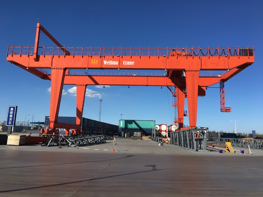 蘭州鐵路局銀川惠農(nóng)貨場安裝門機安全監(jiān)控系統(tǒng)現(xiàn)場照片一